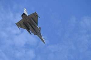 Borbeni zrakoplov Rafale na nebu iznad Knina / Foto: Hina
