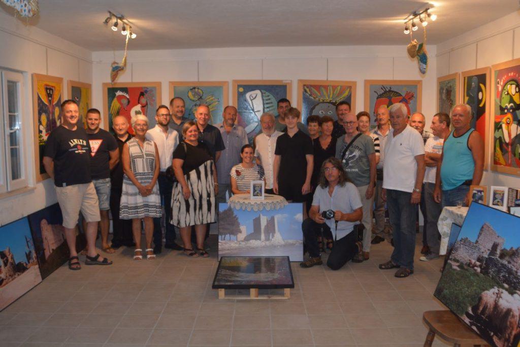 GRADIŠĆE U ZEMUNIKU ISPOD STARE MURVE: Održana jubilarna 15. multimedijalna manifestacija „Odisej pod murvom“ U Galeriji sv. Katarina Aleksandrijska u Zemuniku / Foto: Fenix (SK)