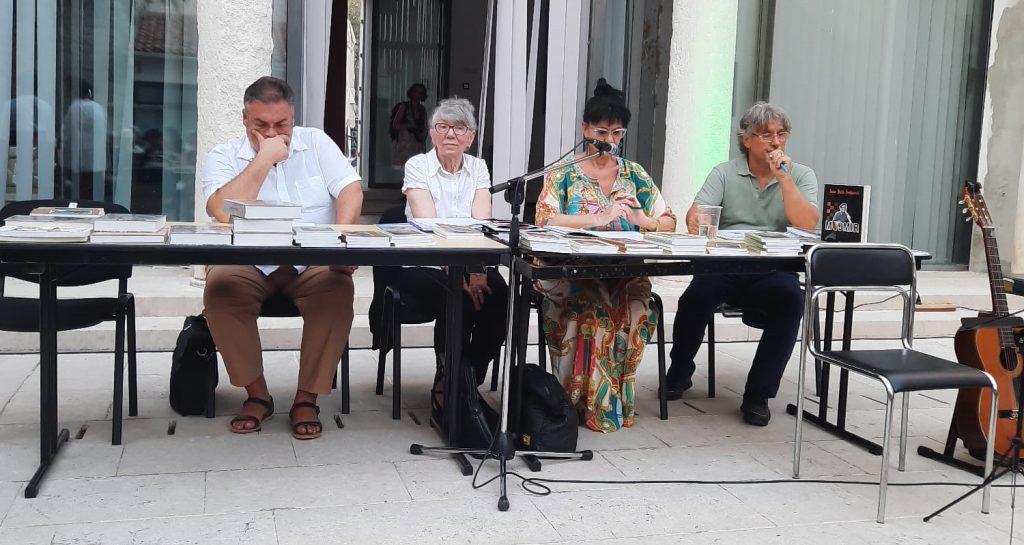 PAG: Završen kulturni događaj koji je okupio hrvatske pjesnike i njihove obitelji s pet kontinenata Hrvatski pjesnici u gradu Pagu / Foto: Fenix (MB)