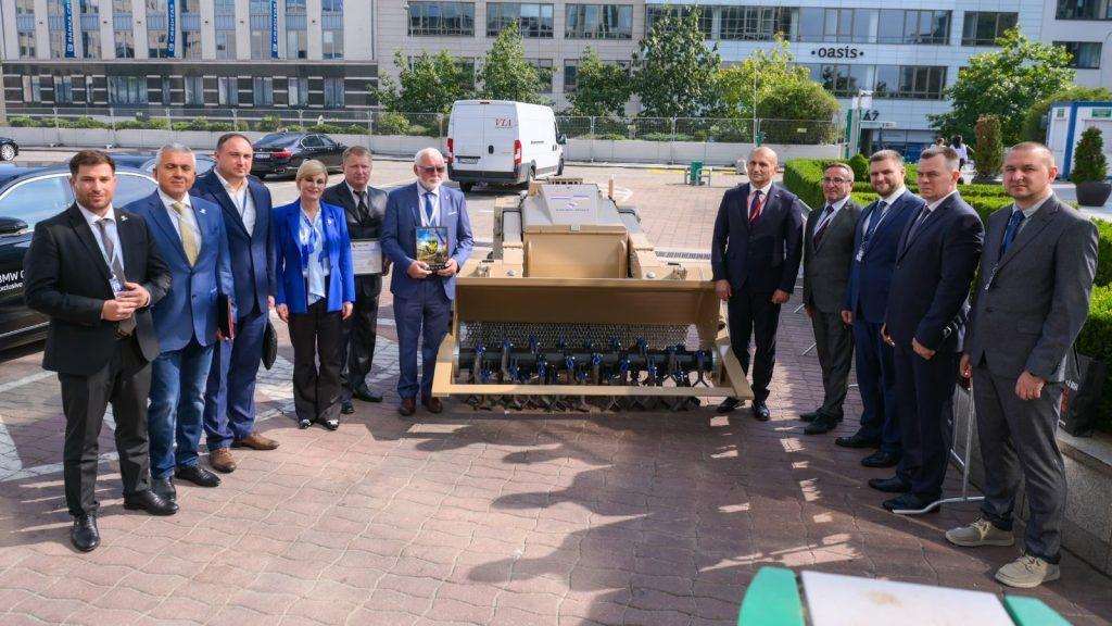 NAKON KUPNJE HIMARS-a MINISTAR ANUŠIĆ PORUČIO: Nastavit ćemo sa modernizacijom hrvatske vojske Hrvatsko vozilo za razminiranje MV-4 / Foto: Hina