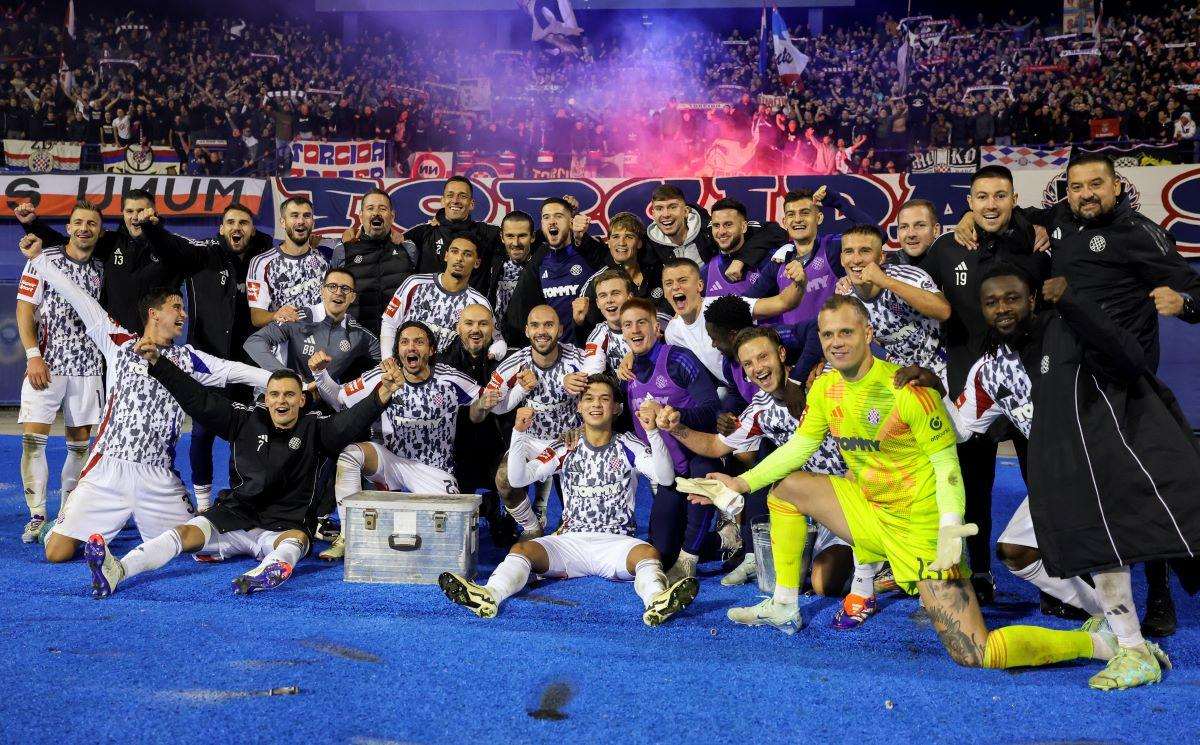 LIVAJA UTIŠAO MAKSIMIR: Turbulentni derbi Dinama i Hajduka odlučio pogodak Marka Livaje Igrači Hajduka slave nakon pobjede u Maksimiru / Foto: Hina