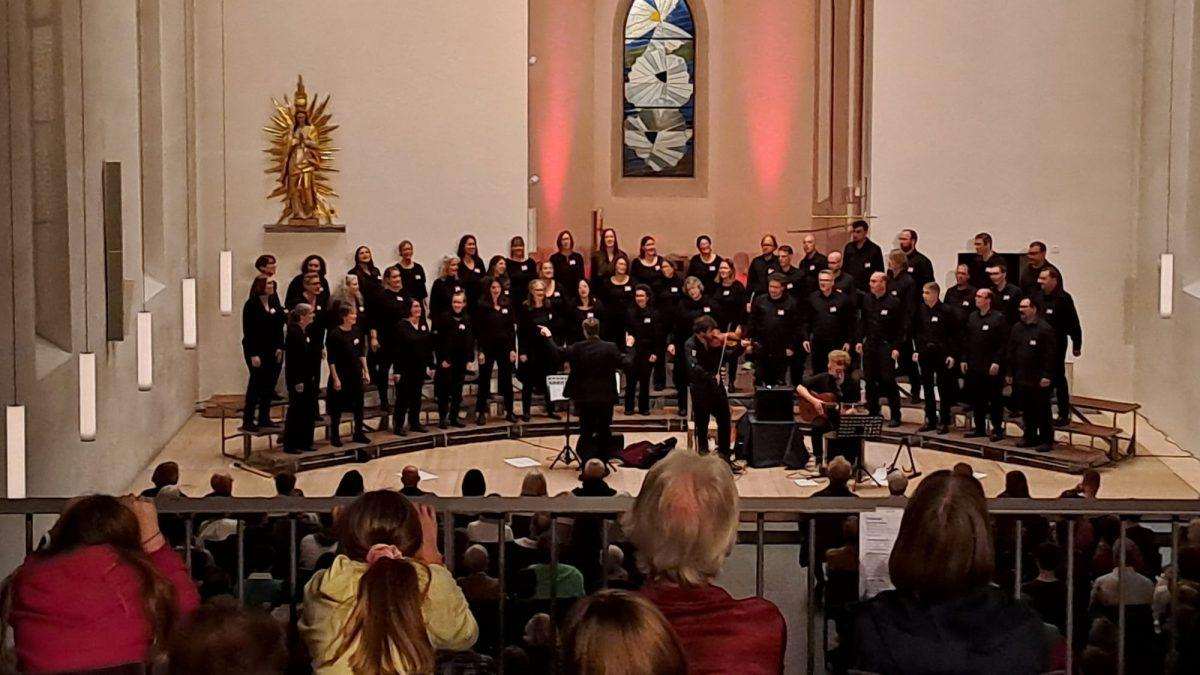 (VIDEO) HRVATSKE PJESME U SRCU ŠVICARSKE: Koncert 'Zajedno' u Župnoj Crkvi Uznesenja Marijina Mješoviti pjevački zbor “Teamchor Jona” na koncertu Zajedno / Foto: Fenix (Karlo Šola)