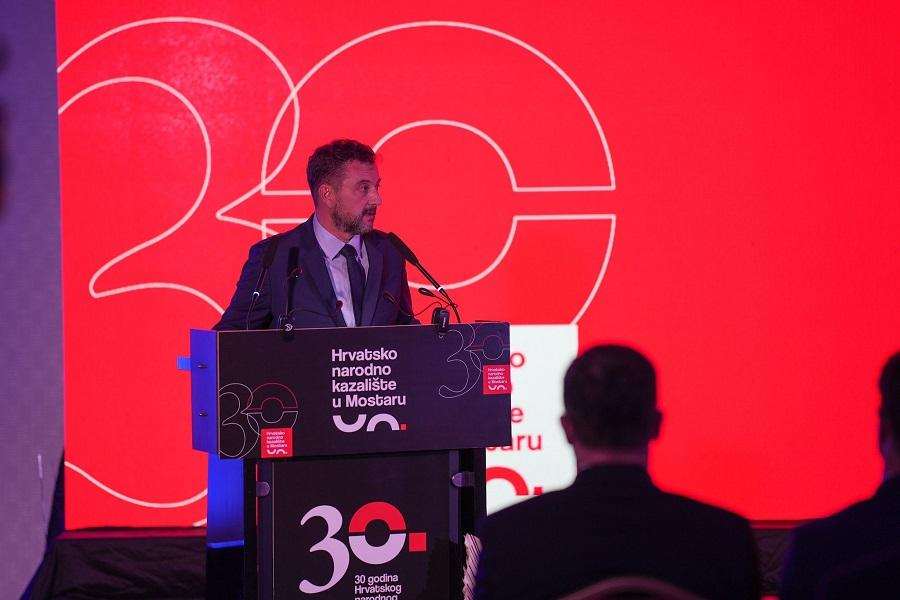 ČOVIĆ: "Pozivam sve da poput Hrvatskog narodnog kazališta gradimo naše kulturne hramove, zdušno i zajedno" Na fotografiji Mario Kordić / Foto: HNS BiH