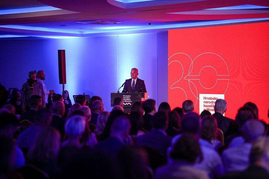 ČOVIĆ: "Pozivam sve da poput Hrvatskog narodnog kazališta gradimo naše kulturne hramove, zdušno i zajedno" Na fotografiji Zvonko Milas / Foto: HNS BiH