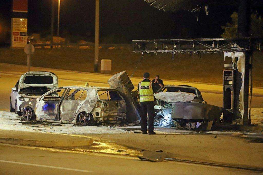 (FOTO) NESREĆA NA A1: Preminula jedna i ozlijeđene tri osobe od kojih je jedna životno ugrožena Nesreća na odmorištu Mosor Jug kod Omiša / Foto: Hina