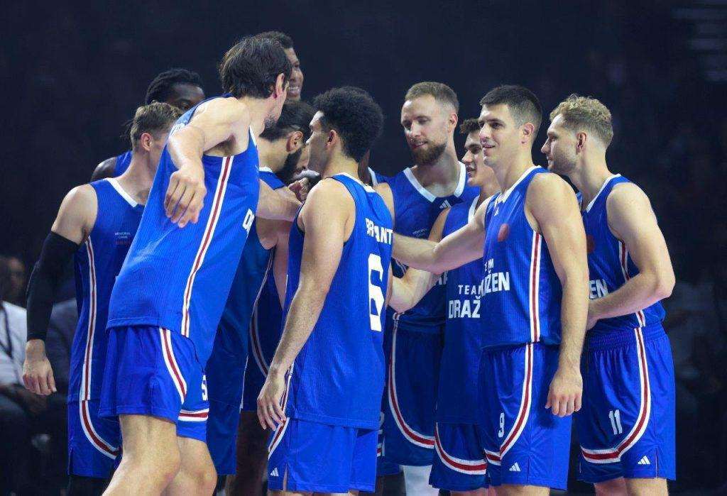 KOŠARKAŠKI SPEKTAKL U ČAST DRAŽENU PETROVIĆU: Premda je rezultat bio u drugom planu, "Tim Dražen" je pobijedio Hrvatsku 110-107 Košarkaški spektakla u čast legendarnog hrvatskog košarkaša Dražena Petrovića / Foto: Hina
