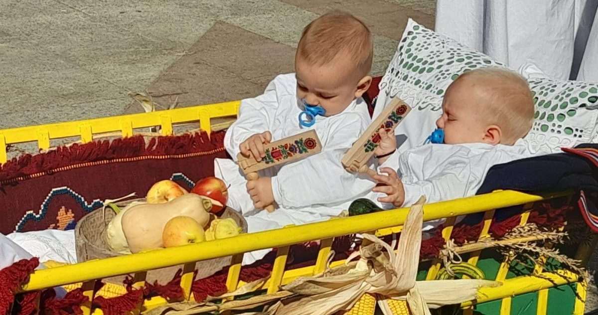 BOGATSTVO TRADICIJE U SRCU VINKOVACA: Predstavile se i hrvatske folklorne skupine iz Njemačke, Austrije, Švicarske... Vinkovačke jesni / Foto: Fenix (MT)
