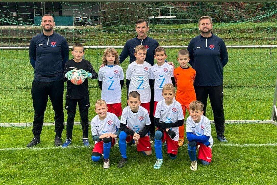 LIJEPA SPORTSKA VIJEST IZ NJEMAČKE: Juniori Croatije Südwest osvojili prva dva mjesta na hrvatskom turniru u Mannheimu U-9 momčad Croatije Südwest Mannheim / Foto: Fenix (Marko Lozančić)