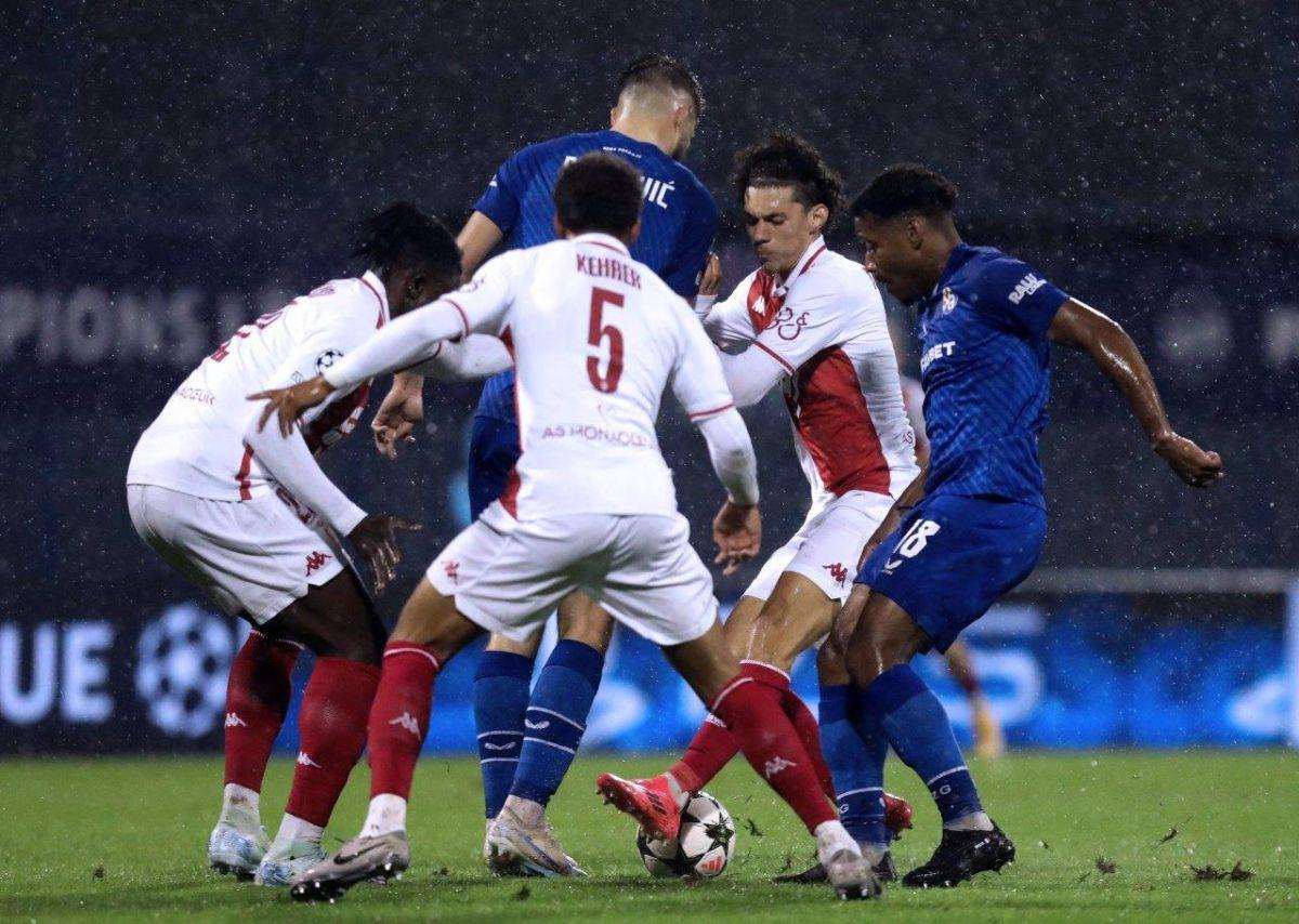 DINAMO ISPUSTIO POBJEDU NA MAKSIMIRU: Monaco izjednačio u završnici - Bjelica dobio crveni karton Detalj s utakmice Dinamo - Monaco / Foto: Hina