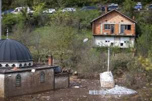 HEROJSTVO U NOĆI KATASTROFALNE POPLAVE: Donjojablanički imam Semir Jahić i supruga mu Amra spasili sedmero ljudi HEROJSTVO U NOĆI KATASTROFALNE POPLAVE: Donjojablanički imam Semir Jahić i supruga mu Amra spasili sedmero ljudi