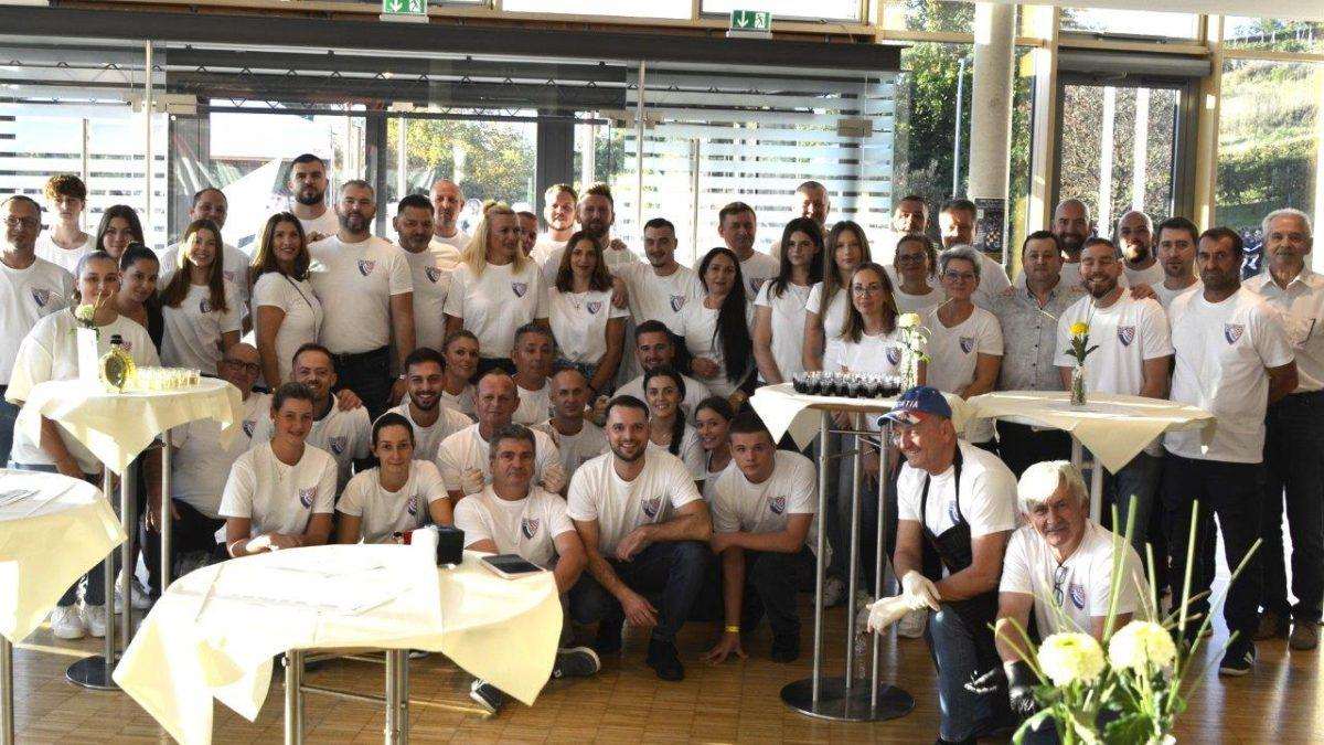 CROATIA HEILBRONN PROSLAVILA 40 GODINA POSTOJANJA: Svečana zabava uz nastup folkloraša iz Heilbronna i Stuttgarta, Eventum Banda i Mate Bulića CROATIA HEILBRONN PROSLAVILA 40 GODINA POSTOJANJA: Svečana zabava uz nastup folkloraša iz Heilbronna i Stuttgarta, Eventum Banda i Mate Bulića