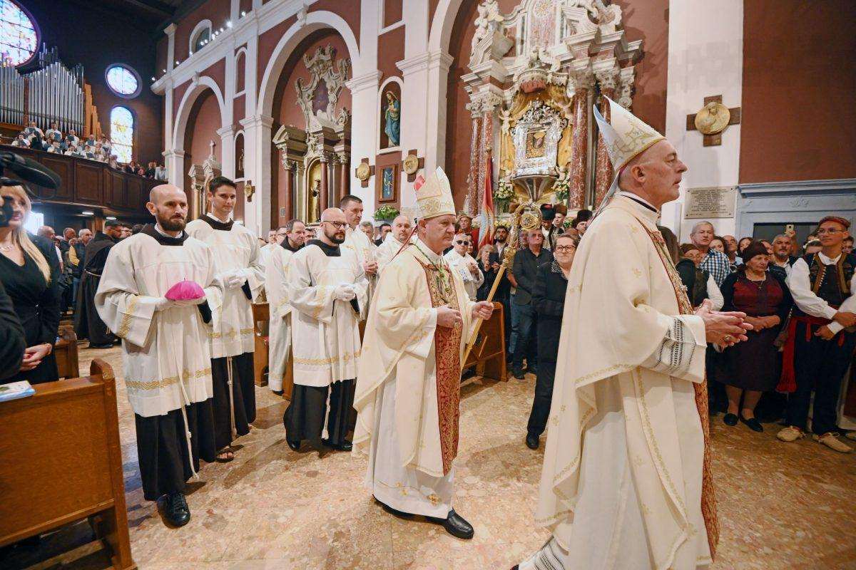 Središnja proslava proglašenja bazilikom crkve Čudotvorne Gospe Sinjske/ Foto: Hina