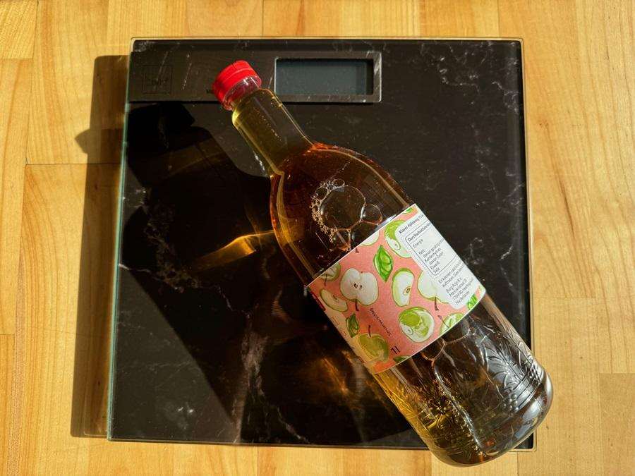 15 MILILITARA DNEVNO: Studija pokazala: ovaj „čudesni lijek“ od 2 eura otopit će kilograme Vaga i jabučni ocat / Foto: Fenix (DP)