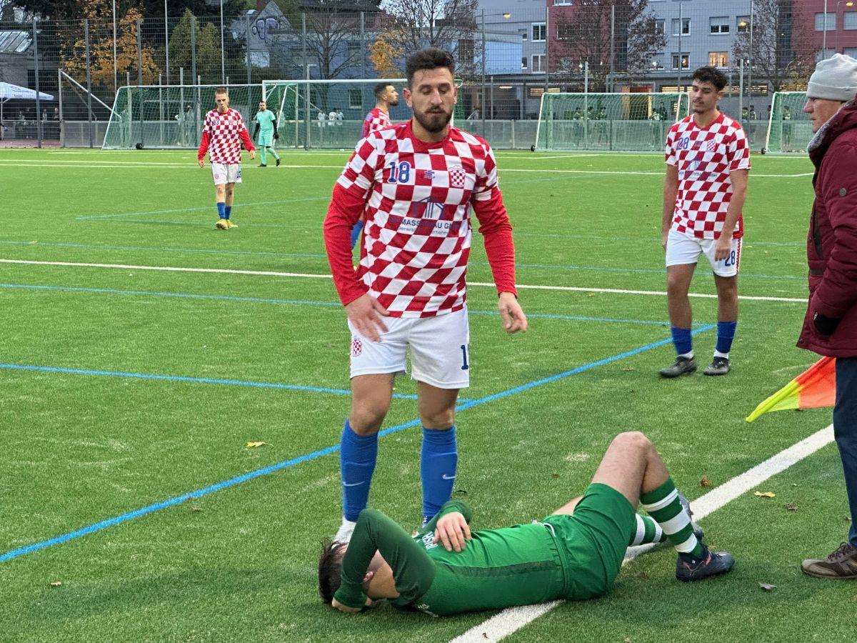 SUDAC KUMOVAO PORAZU: Croatia Frankfurt nezasluženo pretrpjela novi poraz, pobjede upisale druga i veteranska momčad Detalj s utakmice prve momčadi Croatije Frankfurt / Foto: Fenix (SIM)