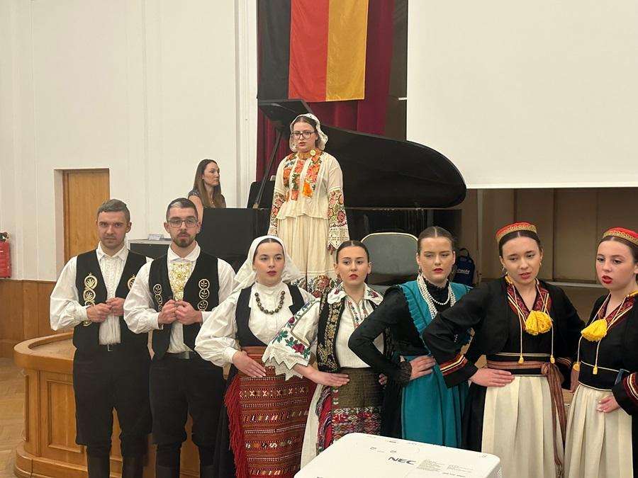 40 GODINA HKZ STUTTGART: Zrinko Jurić dirljivim riječima govorio o borbi za hrvatski identitet u Njemačkoj 40 GODINA HKZ STUTTGART: Zrinko Jurić dirljivim riječima govorio o borbi za hrvatski identitet u Njemačkoj