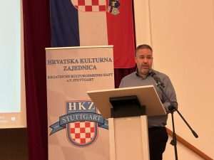 40 GODINA HKZ STUTTGART: Zrinko Jurić dirljivim riječima govorio o borbi za hrvatski identitet u Njemačkoj 40 GODINA HKZ STUTTGART: Zrinko Jurić dirljivim riječima govorio o borbi za hrvatski identitet u Njemačkoj