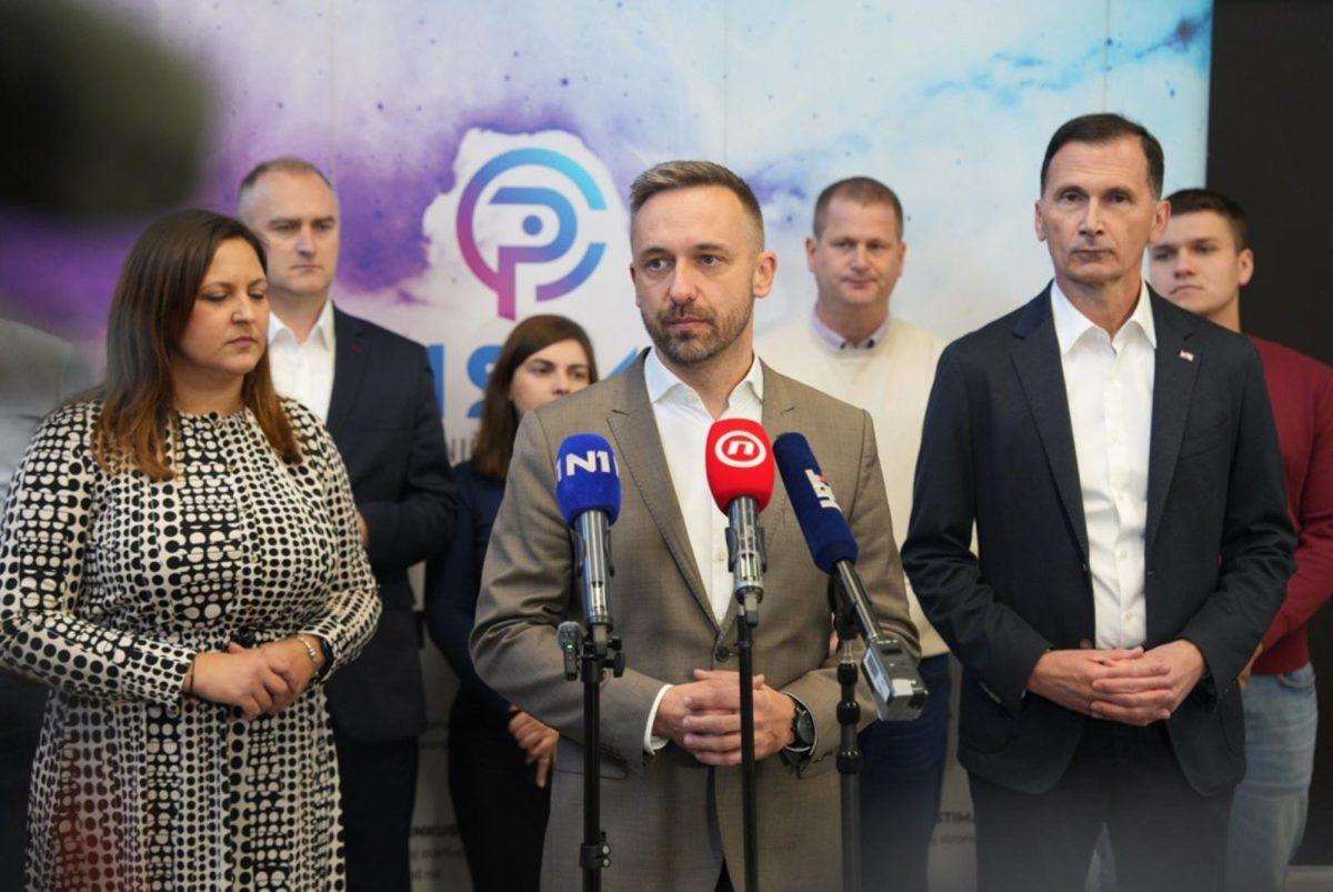 DRAGAN PRIMORAC U NOVSKOJ: Novska i cijela Hrvatska nastavit će put razvoja temeljenog na znanju, inovacijama i međusobnoj suradnji Ministar Marin Piletić na predizbornom skupu Dragana Primorca u Novskoj / Foto: Hina