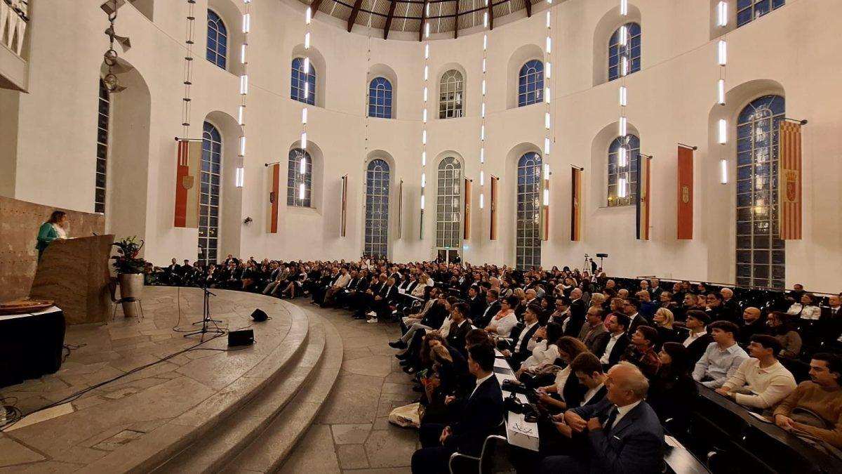 FRANKFURT/M: Boris Markić iz Hofheima među 20 dobitnika primio Nagradu grada Frankfurta za 2024. Oko 500 posjetitelja u dvorani Paulus Kirche na dodjeli nagrada / Foto: Fenix (PKP)