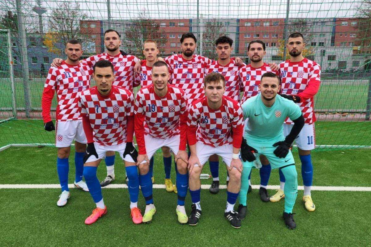 SUDAC KUMOVAO PORAZU: Croatia Frankfurt nezasluženo pretrpjela novi poraz, pobjede upisale druga i veteranska momčad Prva momčad Croatije Frankfurt / Foto: Fenix (D.K.)