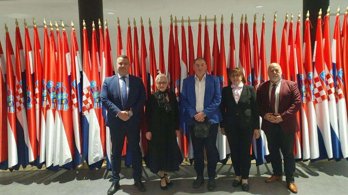 VELJKO ĐUKANOVIĆ: Hrvatski identitet u Boki Kotorskoj i mostovi kulturne baštine Božidara Proročića VELJKO ĐUKANOVIĆ: Hrvatski identitet u Boki Kotorskoj i mostovi kulturne baštine Božidara Proročića