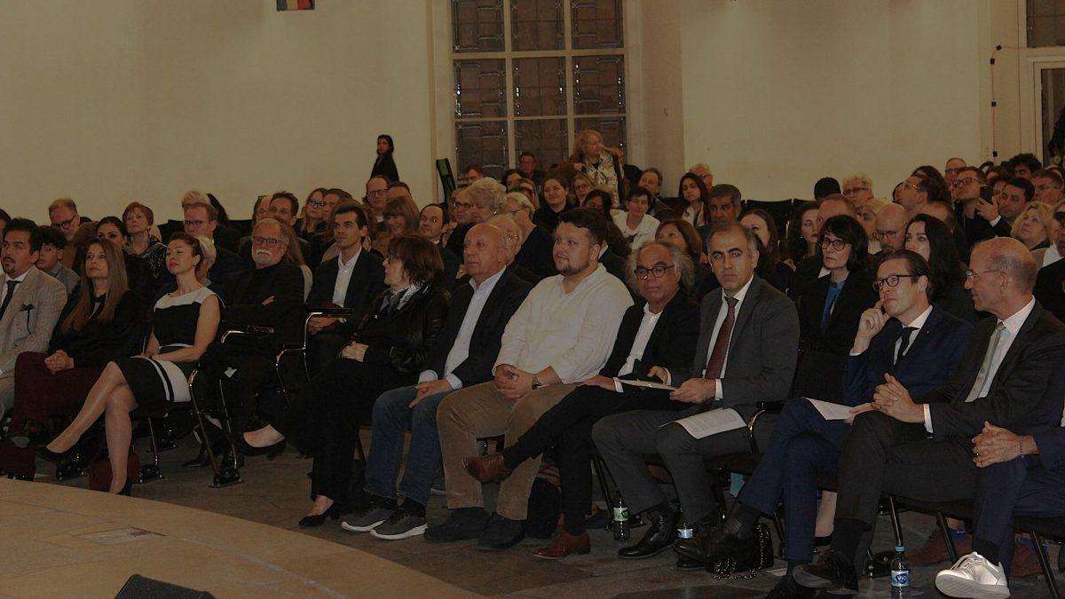 FRANKFURT/M: Boris Markić iz Hofheima među 20 dobitnika primio Nagradu grada Frankfurta za 2024. Organizatori i uzvanici prigodom dodjele nagrada / Foto: Fenix (SIM)