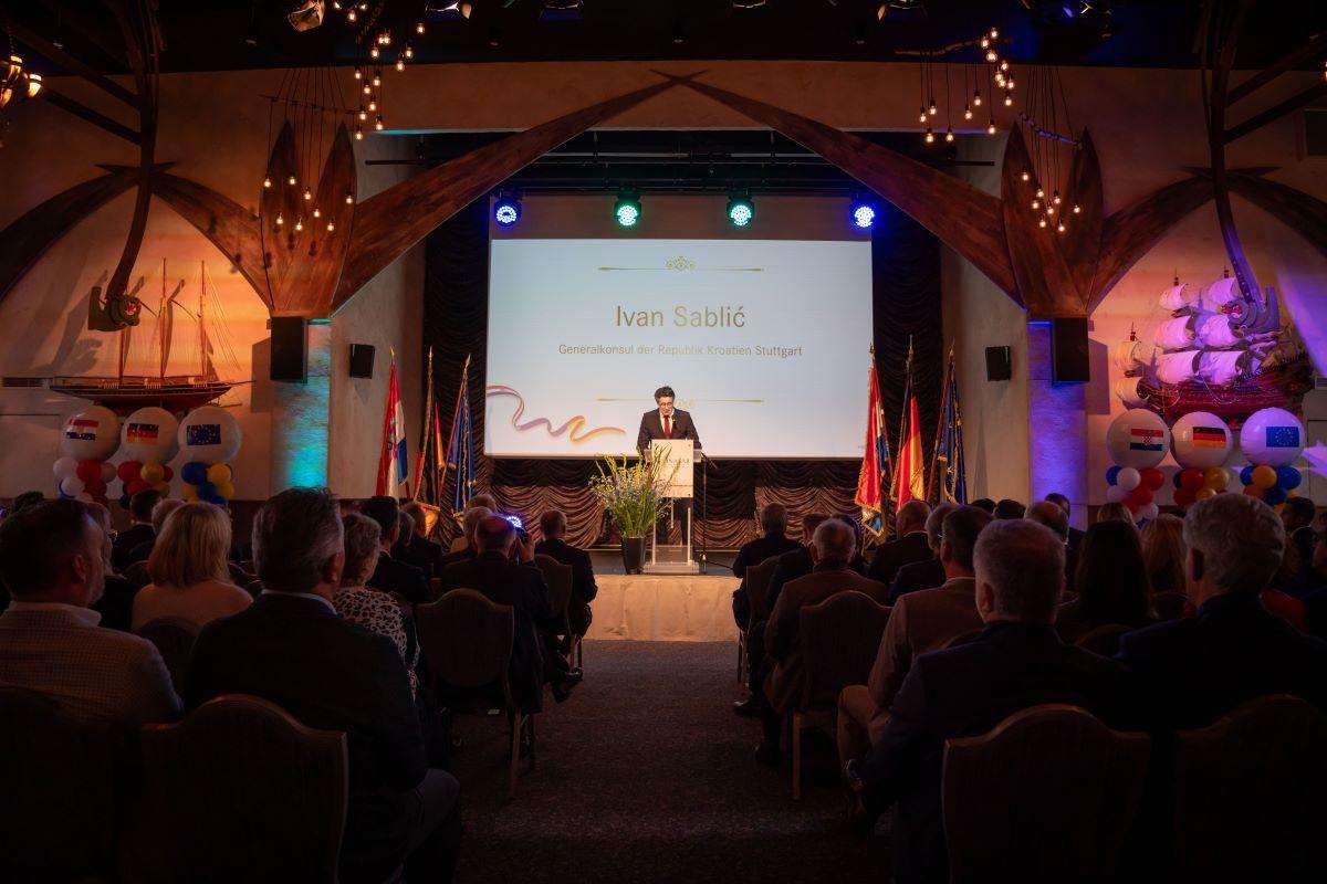 VELIKA ČAST: Miriam Mack nova je počasna konzulica Republike Hrvatske u Njemačkoj Generalni konzul RH u Stuttgartu Ivan Sablić/ Foto: Europa-Park