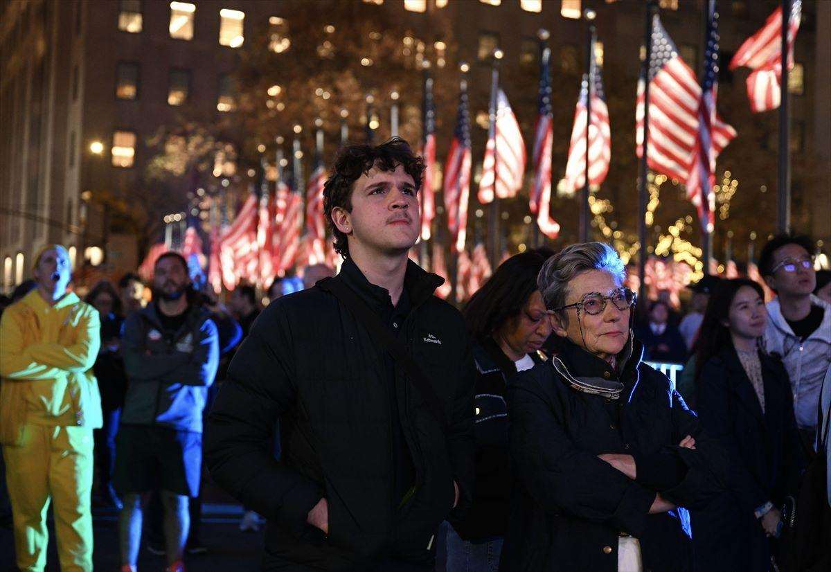 TRUMP PRED POBJEDOM, KAMALIN STOŽER PORUČIO: Još nije gotovo! Izbori u Americi/ Foto: Anadolu