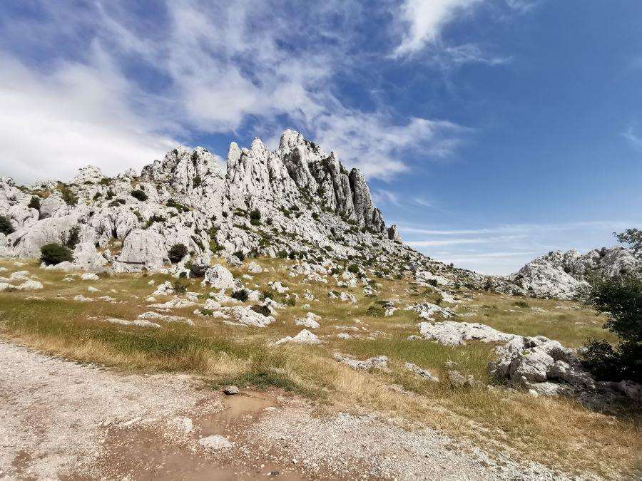 KULISA ZA KONCERTE ILI OAZA MIRA? Pod navalom želje za zaradom čini se da Velebit ne znamo čuvati od sebe samih Velebit / Foto: Hina