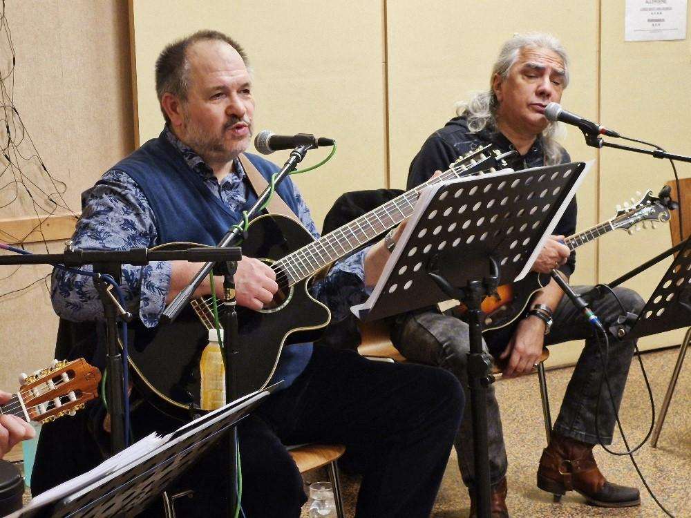 USUSRET BOŽIĆU: Dubrovački kavaljeri oduševili Hrvate i Austrijance Božićnim koncertom u Beču Josip Čenić (lijevo), šef Dubrovačkih kavaljera i Matko Dišipulo