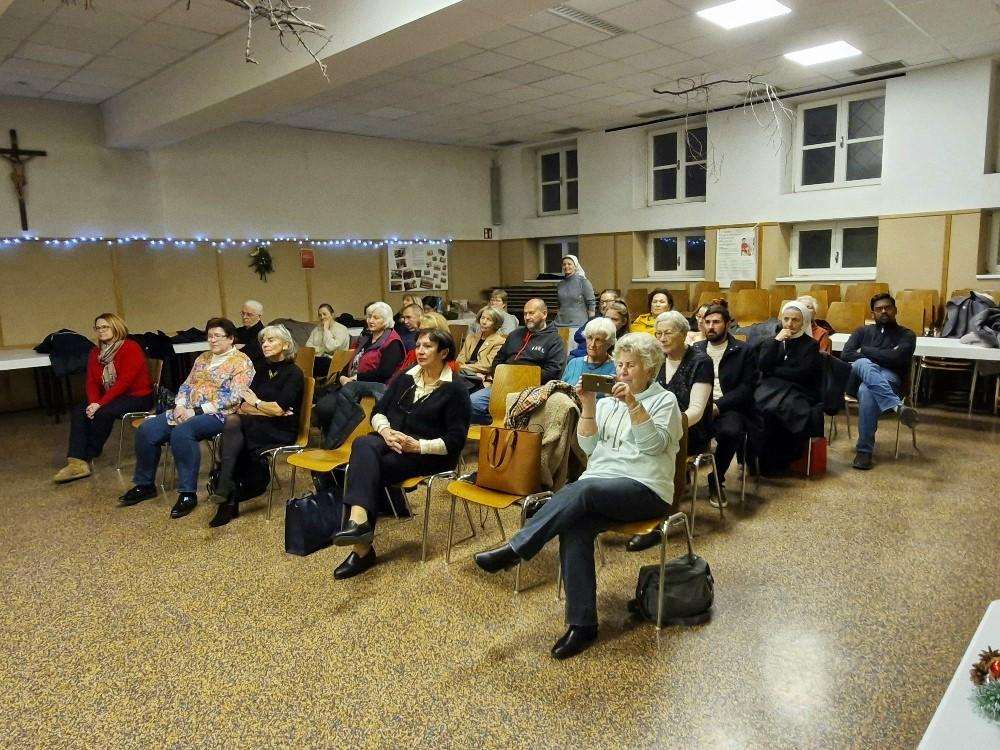 USUSRET BOŽIĆU: Dubrovački kavaljeri oduševili Hrvate i Austrijance Božićnim koncertom u Beču Publika