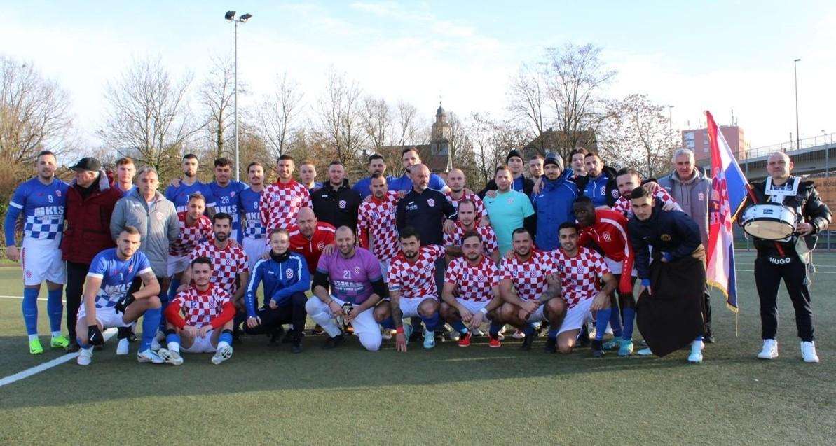 7 OD MOGUĆIH 9 BODOVA: Tri momčadi Croatije Frankfurt u 3 utakmice osvojili 7 bodova Prva i druga momčad Croatije Frankfurt / Foto: Fenix (Daniel Pleša)