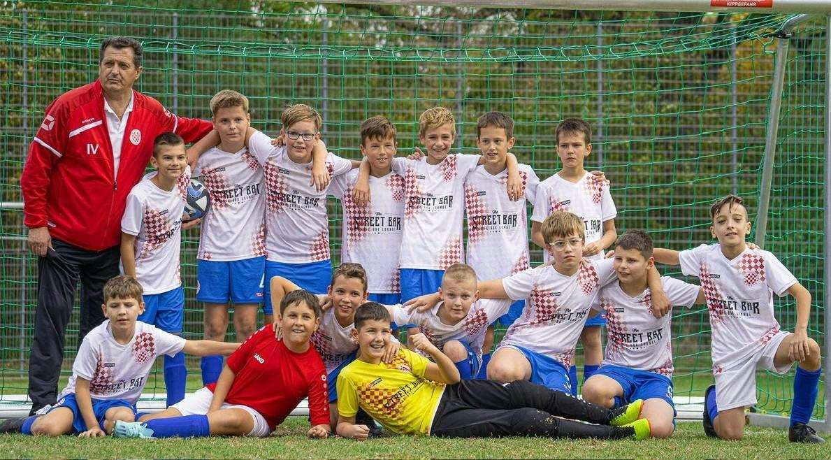 USPJEH HRVATSKOG KLUBA: Zajedno s Hrvatima, za juniorsku U13 momčad Croatije München igraju i Nijemci U13 momčad Croatije München / Foto: Fenix (Z. Zubaj)