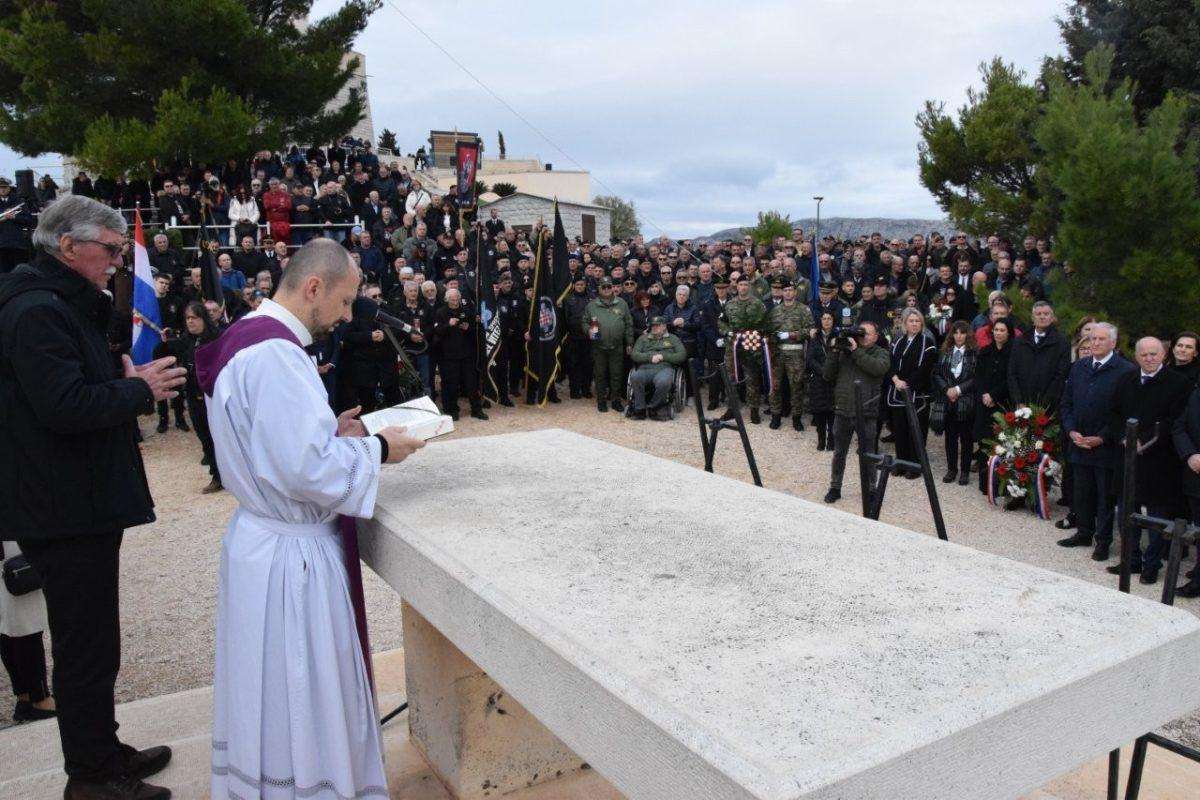 MINISTAR MEDVED U DUBROVNIKU: Zahvalnost hrabrim hrvatskim braniteljima koji su prije 33 godine obranili Srđ i Dubrovnik Dan dubrovackih branitelja / Foto: Hina