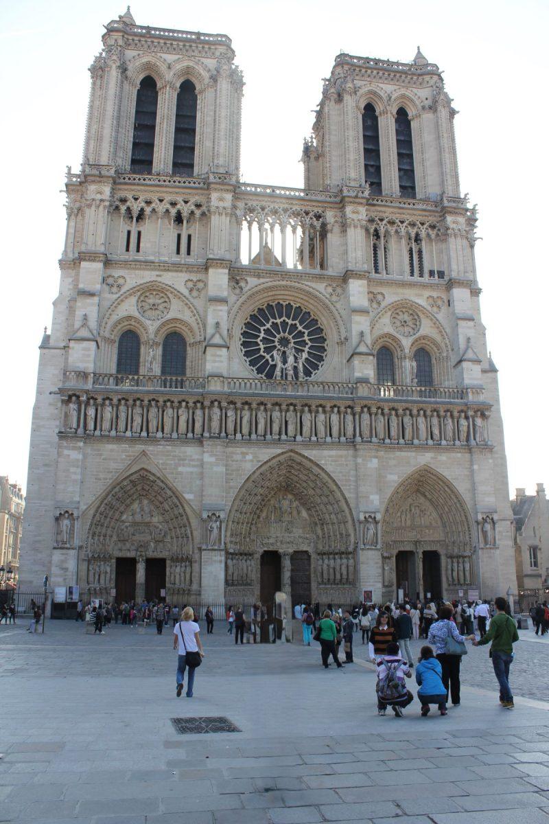 SVEČANO OTVORENJE JE U SUBOTU: Obnova katedrale Notre Dame obilježena je nekim gotovo čudesnim događajima Tornjevi pariške katedrale Notre-Dame Foto Fenix (M. Dokoza)