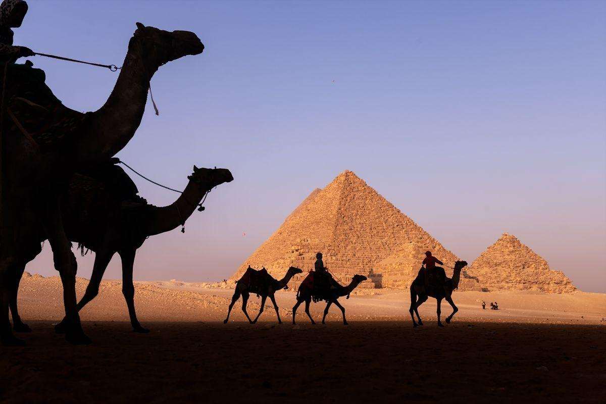 EGIPAT: Čarolija piramida u Gizi svake godine privlači milijune turista Piramide u Gizi / Foto: Anadolu