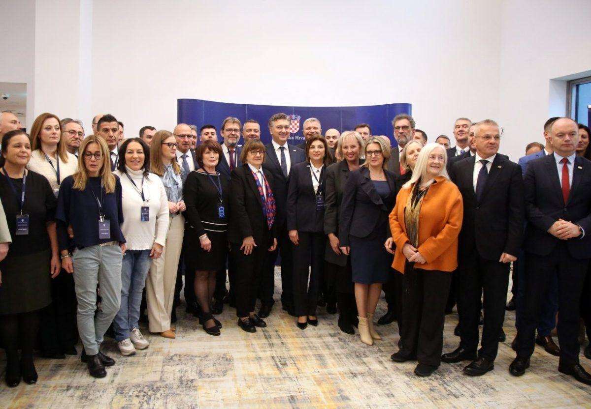 Sjednica trećeg saziva Savjeta Vlade za Hrvatse izvan RH / Foto: Hina