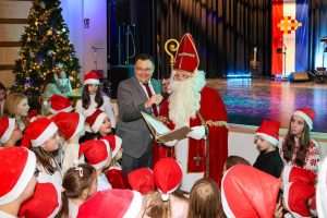 ODRŽANA BOŽIĆNO - NIKOLINJSKA PRIREDBA U NIEFERNU: Sudjelovali brojni učenici ODRŽANA BOŽIĆNO - NIKOLINJSKA PRIREDBA U NIEFERNU: Sudjelovali brojni učenici