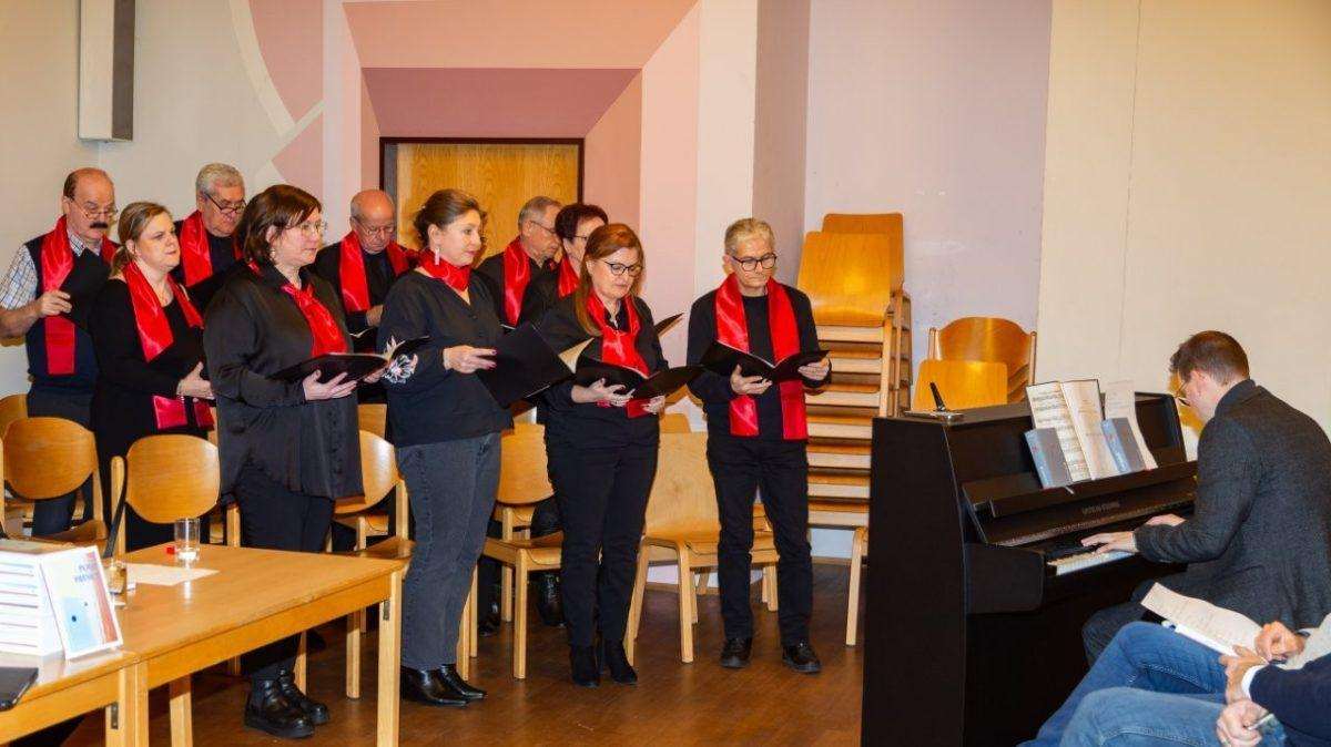 HKM ESSEN: Predstavljena knjiga „Plavi putnici“ vlč. Ivana Cestara Mješoviti zbor HKM Essen / Foto: Fenix (Z. Bosnić)