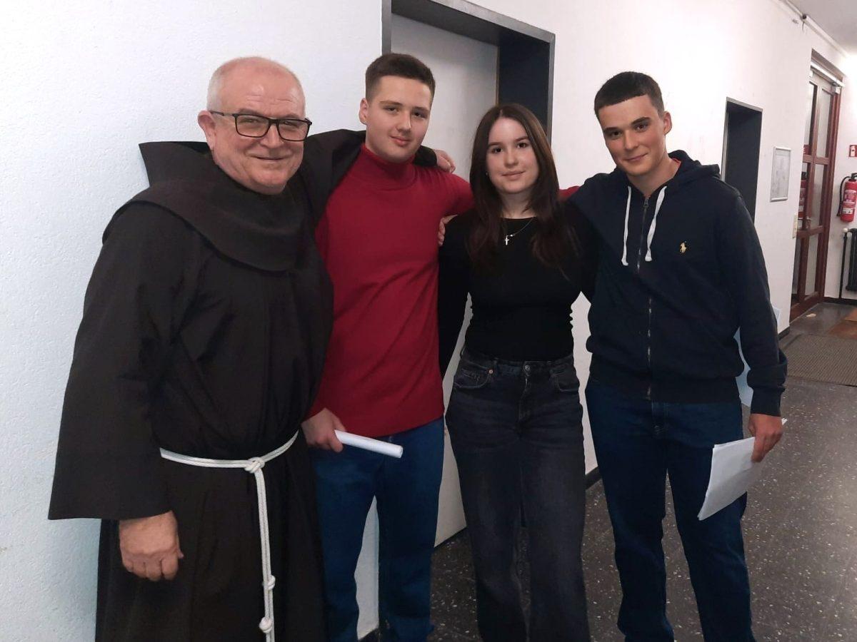 PROSLAVA SVETOG NIKOLE U MAINZU: Bila je to večer ponosa, radosti i zajedništva Hrvata PROSLAVA SVETOG NIKOLE U MAINZU: Bila je to večer ponosa, radosti i zajedništva Hrvata