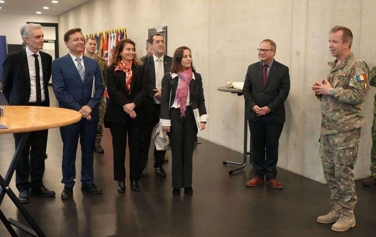 JAČANJE VEZA, IZGRADNJA PARTNERSTVA: Konzularni zbor Baden-Württemberga pod vodstvom generalog konzula RH Ivana Sablića, posjetio NATO centar u Ulmu Konzularni zbor Baden-Württemberga posjetio NATO centar u Ulmu