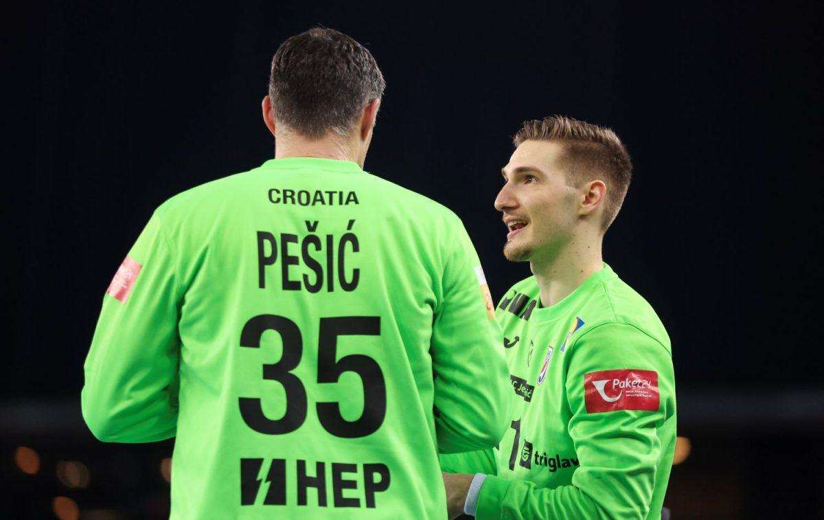 HRVATSKI RUKOMETAŠI PREGAZILI SLOVENCE: Martinović u napadu i Kuzmanović na vratima predvodili raspoloženu Hrvatsku Ivan Pešić i Dominik Kuzmanović / Foto: Hina