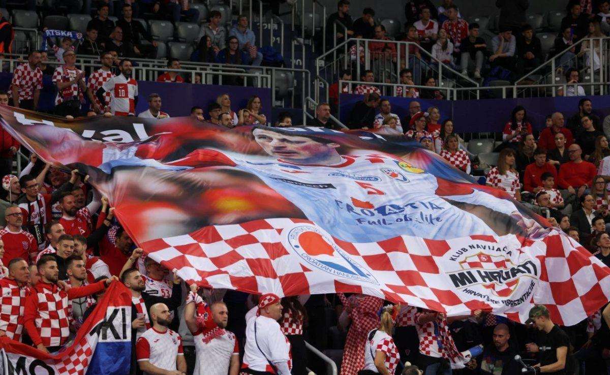 BRILJANTNA IGRA: Hrvatska rukometna reprezentacija pobjedom nad Bahrainom od 36-22 otvorila SP Navijački plakat zahvale Domagoju Duvnjaku / Foto: Hina
