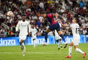 NOGOMETNI SPEKTAKL U MILANU: Inter izborio finale Lige prvaka pobjedom od 4:3 iako je Barcelona do sudačke nadoknade imala vodstvo od 3:2 Detalj sa utakmice španjolskog Superkupa Barcelona - Real / Foto: Anadolu