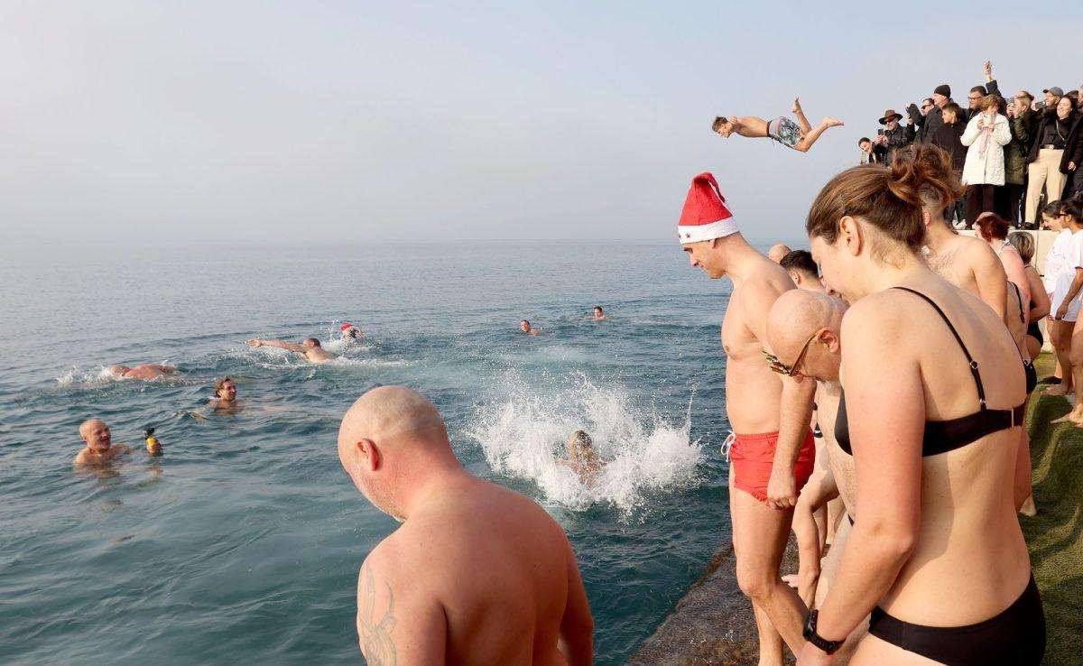 PRVO OVOGODIŠNJE KUPANJE U MORU: Mnogi nisu odoljeli novogodišnjem kupanju u Jadranu Novogodišnje kupanje u Zadru/ Foto: Hina