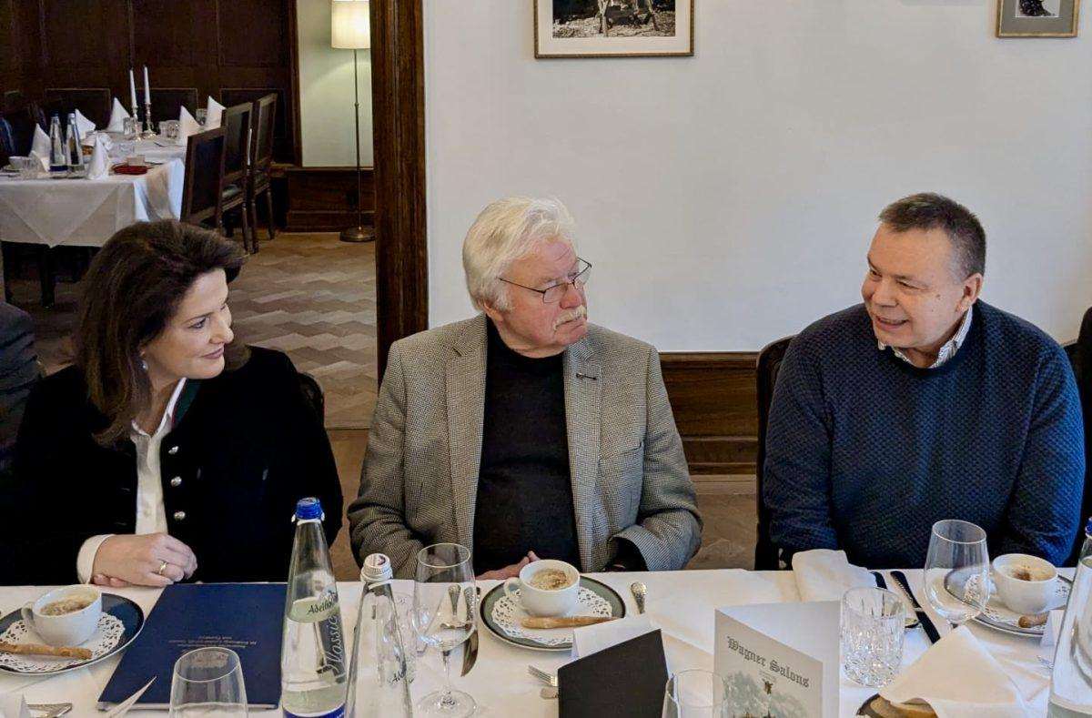 MÜNCHEN: Radni ručak generalnog konzula Vladimira Duvnjaka s bavarskom ministricom Michaelom Kaniber i Hrvatima Bavarske Radni ručak u Münchenu/ Foto: Fenix (SIM)