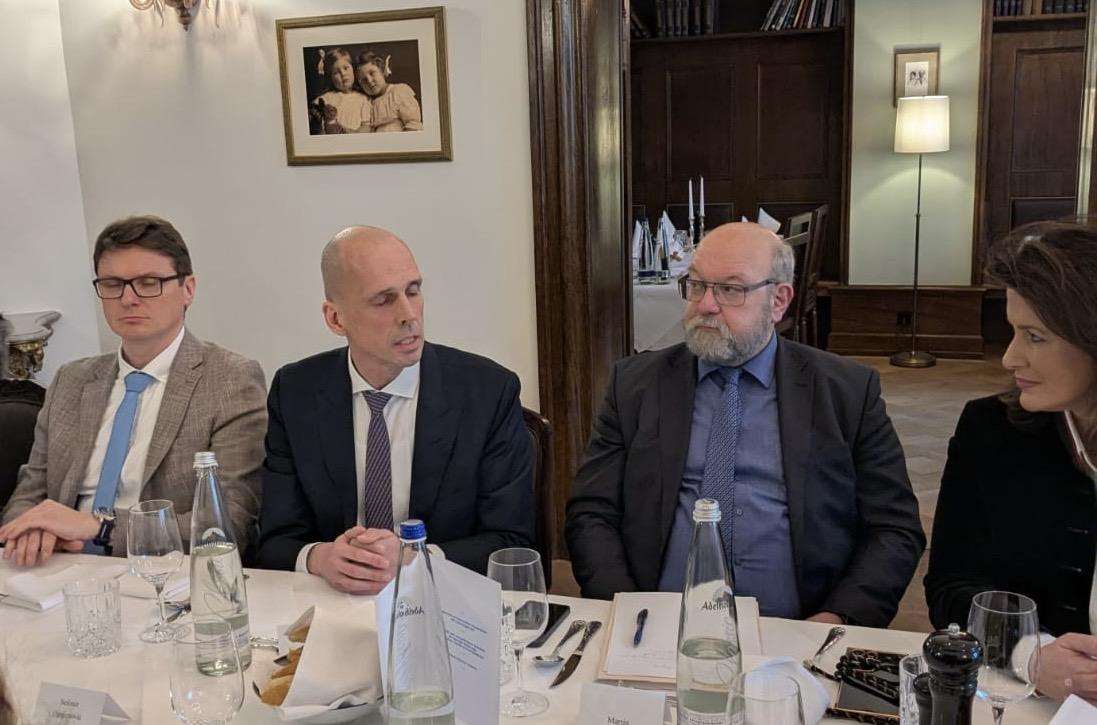MÜNCHEN: Radni ručak generalnog konzula Vladimira Duvnjaka s bavarskom ministricom Michaelom Kaniber i Hrvatima Bavarske Radni ručak u Münchenu/ Foto: Fenix (SIM)