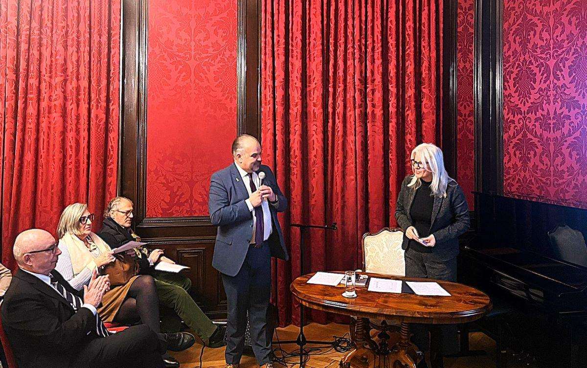 “ZALJEV SVETACA I HRVATSKE KULTURE”: Profesorica Babić Galić predstavila u Beču Boku kotorsku i kulturnu baštinu hrvatske manjine u Crnoj Gori Veleposlanik Glunčić / Foto: Veleposlanstvo RH u Beču