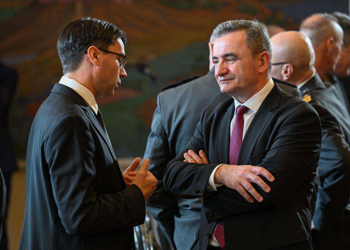 HRVAT IZ MÜNCHENA NA INAUGURACIJI PREDSJEDNIKA MILANOVIĆA: Najvjerojatnije jedini Hrvat iz iseljeništva na svečanom činu Hrvat iz Münchena Đuro Božanović i predsjednik Ivica Olujić/ Foto: Privatna arhiva