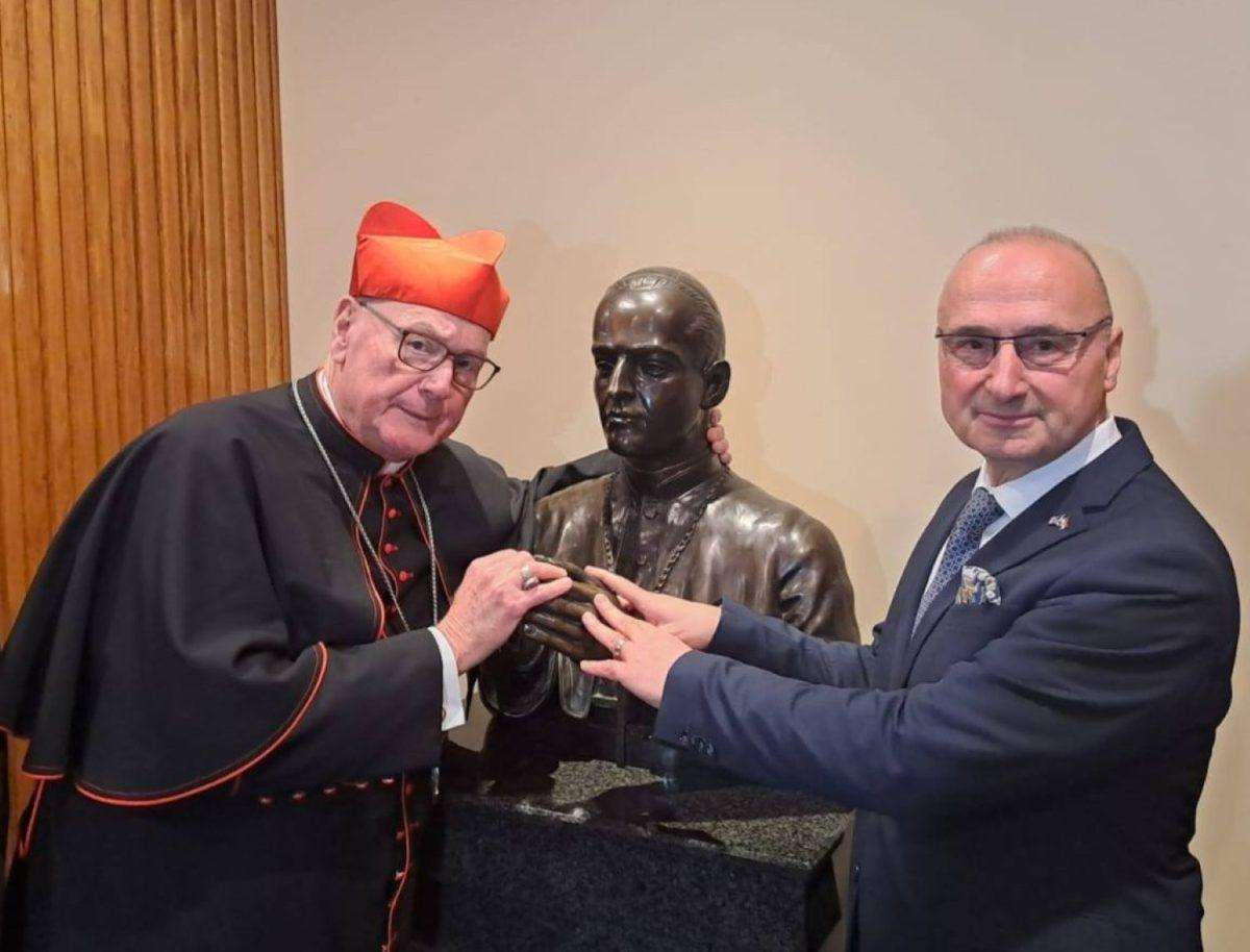 MINISTAR GRLIĆ RADMAN NA PROSLAVI STEPINČEVA U NEW YORKU: Njujorški nadbiskup kardinal Timothy Dolan na sv. misi istaknuo Stepinčevu nepokolebljivu vjeru, hrabrost i borbu za pravdu Njujorški nadbiskup kardinal Timothy Dolan i ministar Gordan Grlić Radman / Foto: MVEP