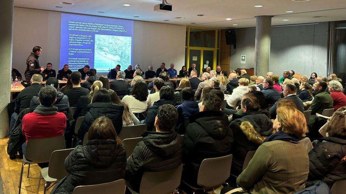 VEČER SJEĆANJA U FRANKFURTU: Na tribini „Ponosimo se onima koji su branili Hrvatsku“ svoja svjedočanstva kazivala 22 hrvatska branitelja Tribini „Ponosimo se onima koji su branili Hrvatsku“ / Foto: Fenix (Mato Župarić)